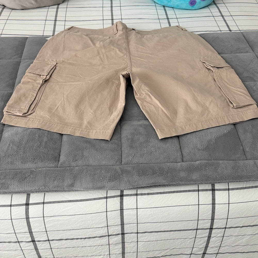 NWT Men’s Old Navy Cargo Shorts size 36 selling as a bundle - Picture 5 of 11